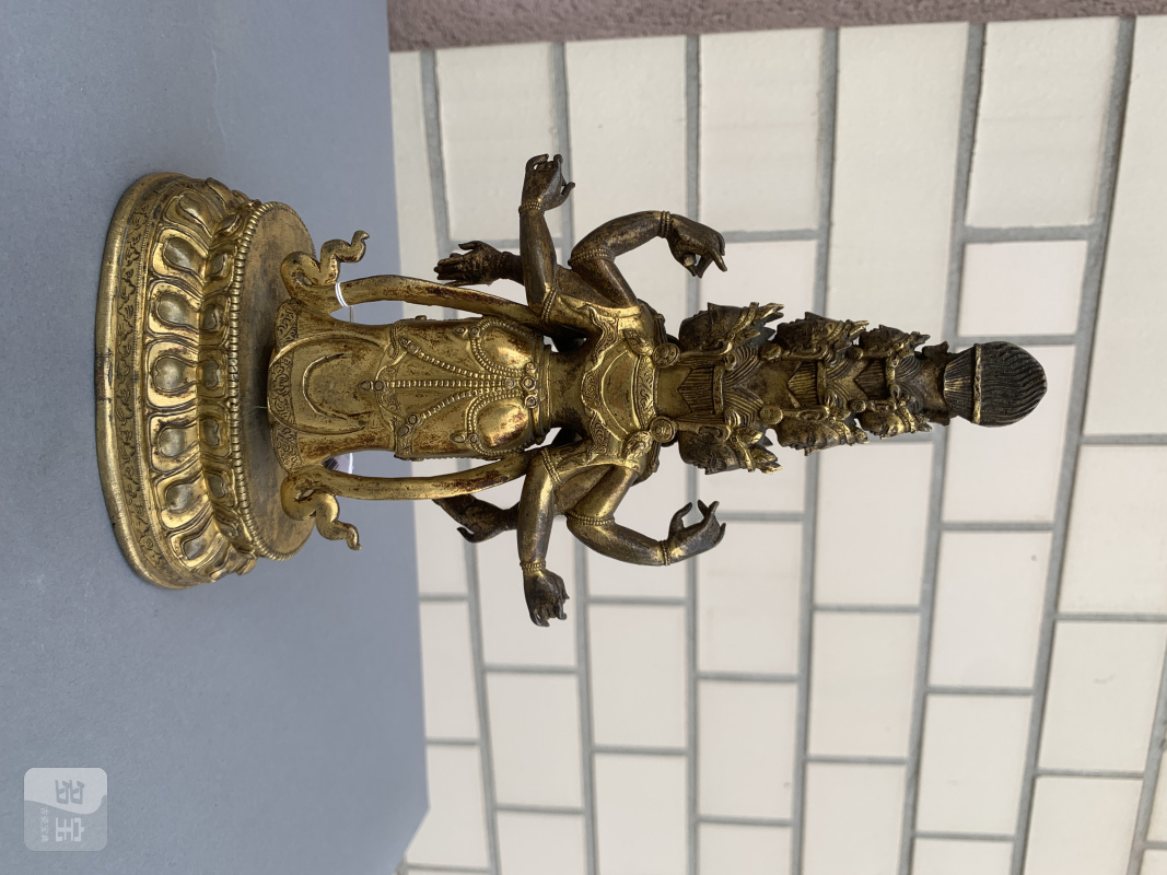 A GILT-BRONZE FIGURE OF EKADASHALOKESHVARA - 图7